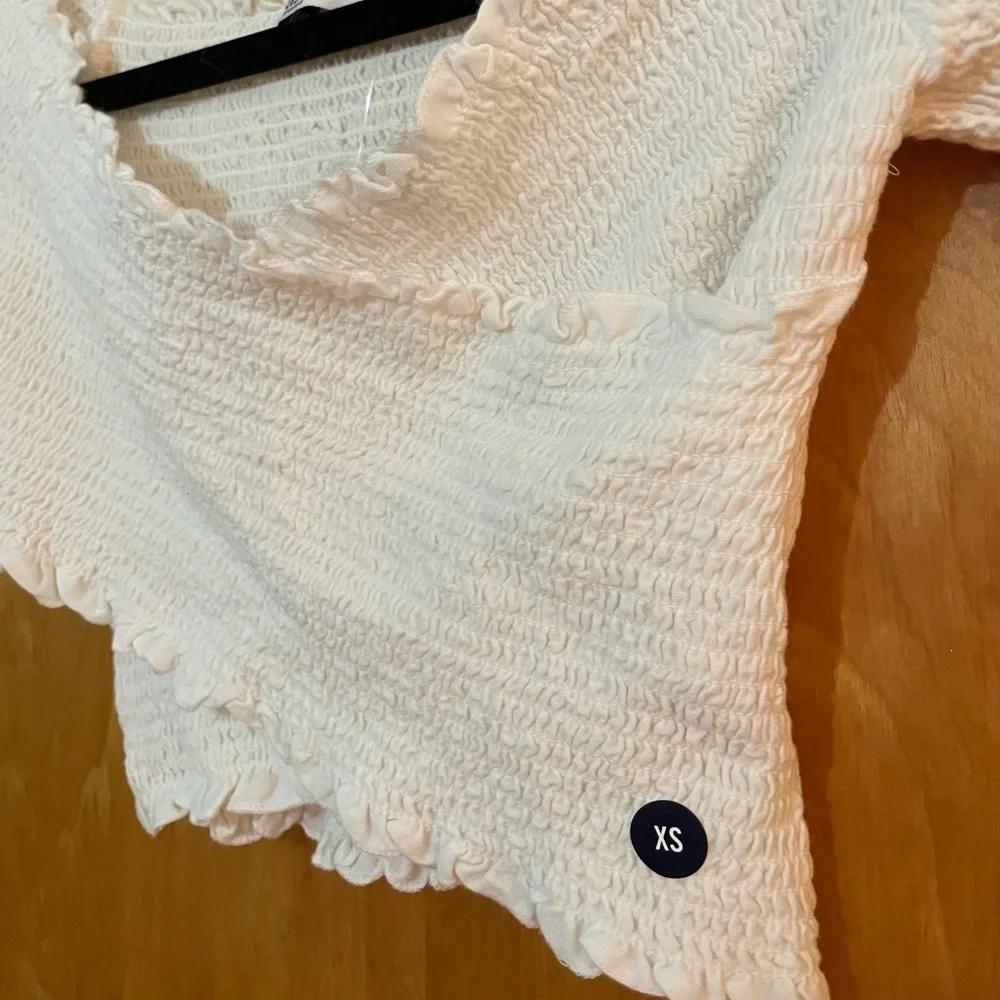 NWT Hollister Smocked Wrap Off-The-Shoulder Crop Top White XS - Picture 7 of 7